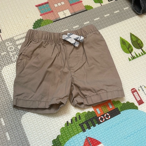 12 month shorts - Picture 3 of 3